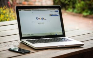 computador com google aberto